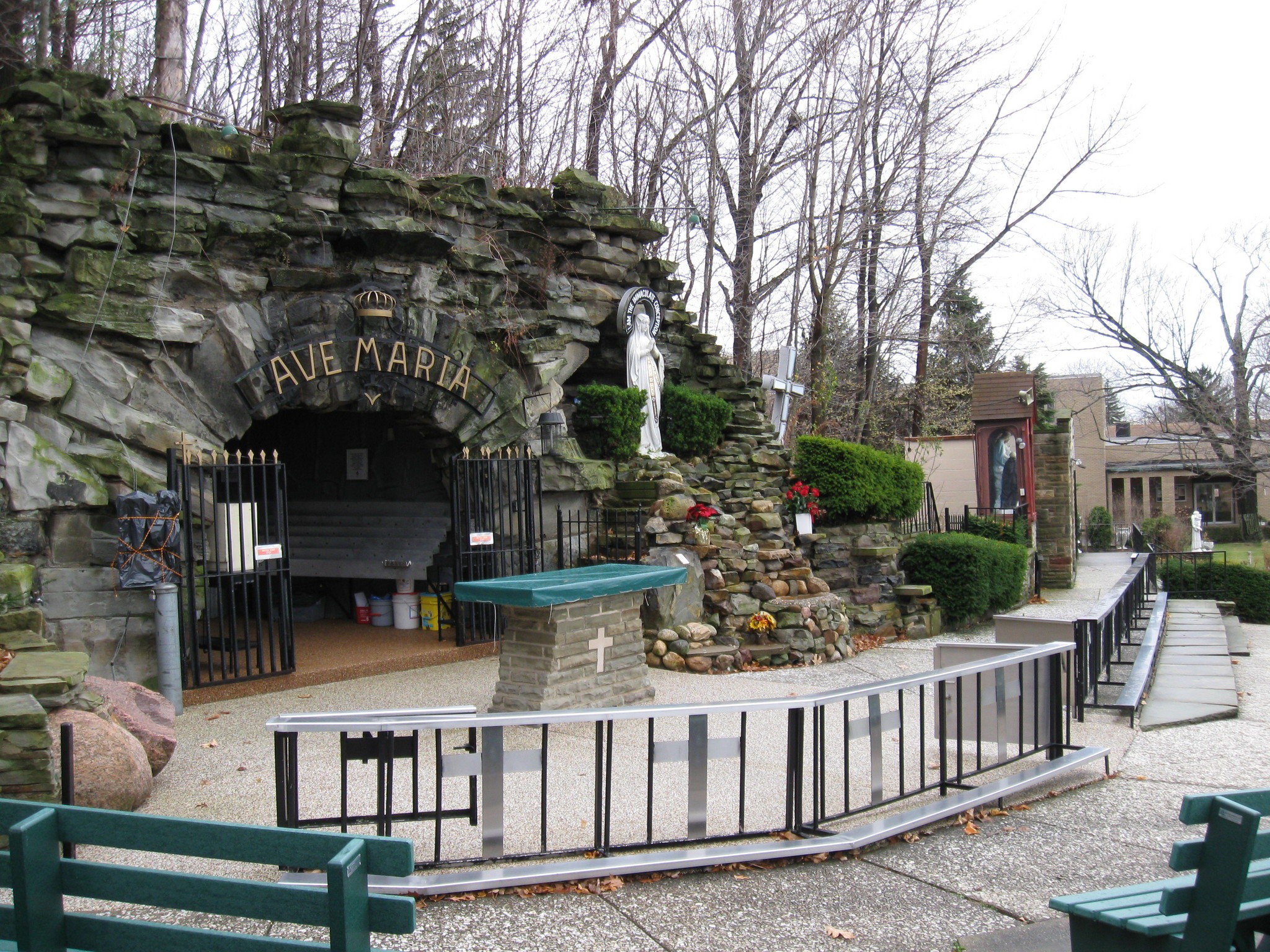 lourdes2